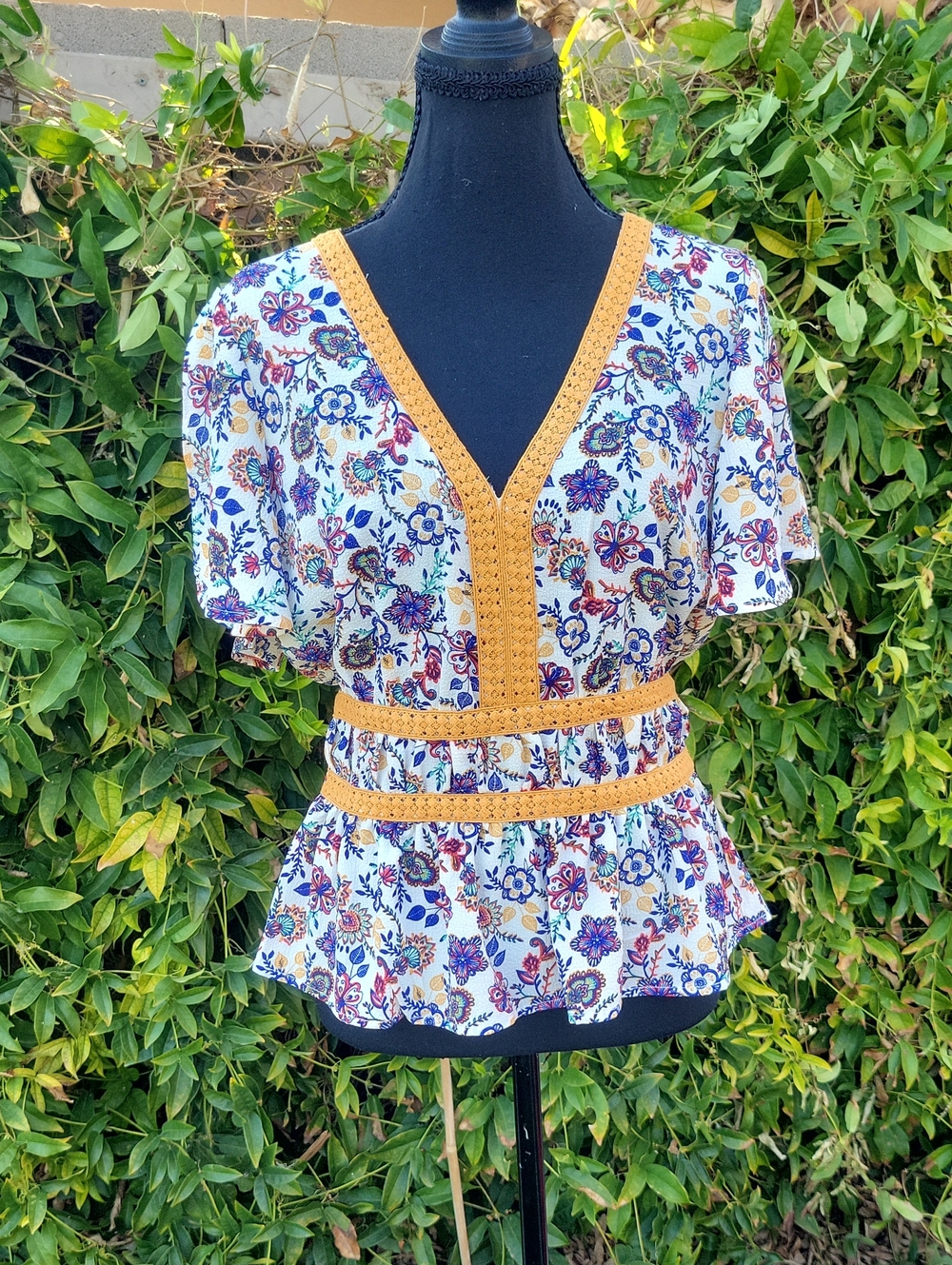 Floral V-Neck Peplum Top with Mustard Crochet Trim Flutter Short Sleeves M